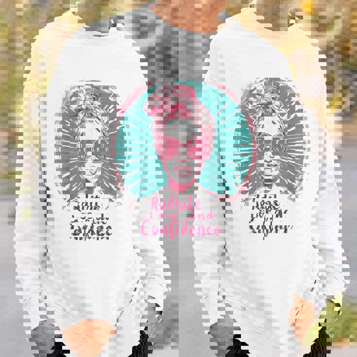 Radiate Love And Confidence Body Positive レトロ ポップアート スウェットシャツ 彼への贈り物