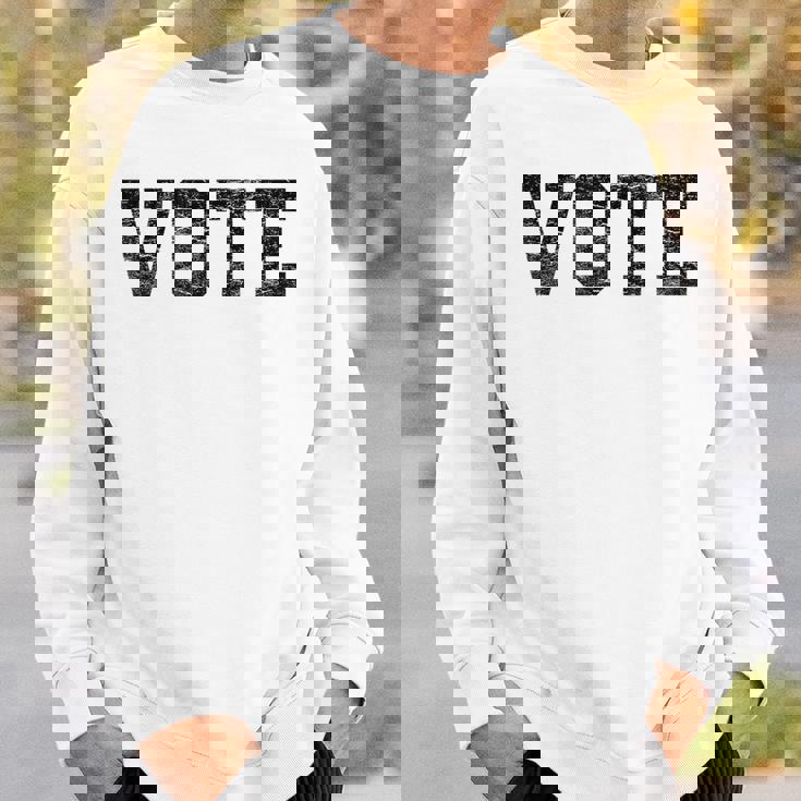 Vote レディース メンズ アンティーク調テキスト 2024 選挙 スウェットシャツ 彼への贈り物