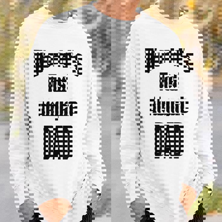 World's Most Adequate Dad はポップへの面白いギフトになります。 スウェットシャツ 彼への贈り物