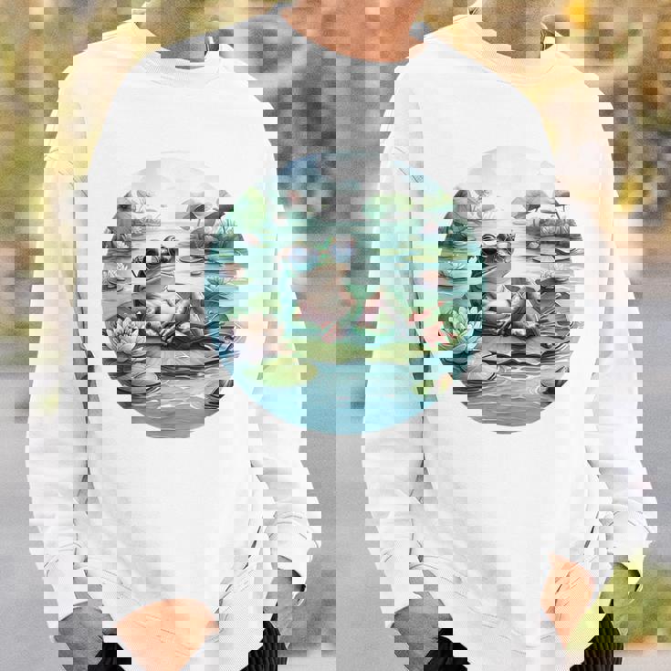 「池でリラックス」 – スイレンの上にサングラスをかけたカエル スウェットシャツ 彼への贈り物