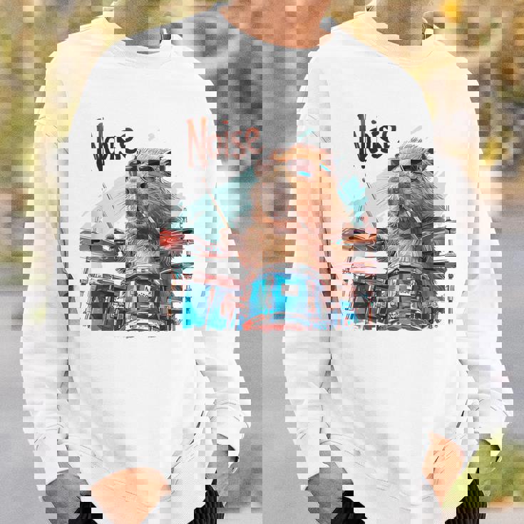 おかしなカピバラがドラムを奏でる スウェットシャツ 彼への贈り物