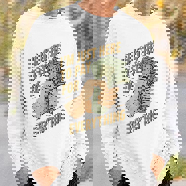 おもしろいママとパパが払うもの全部払うためにここに来たんだ スウェットシャツ 彼への贈り物