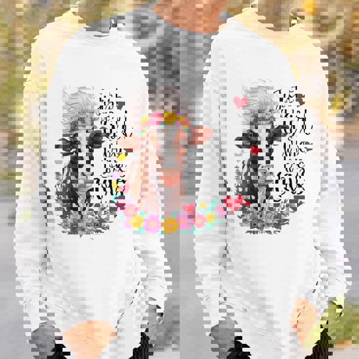 かわいい牛 ただの牛を愛する少女 長袖tシャツ スウェットシャツ 彼への贈り物