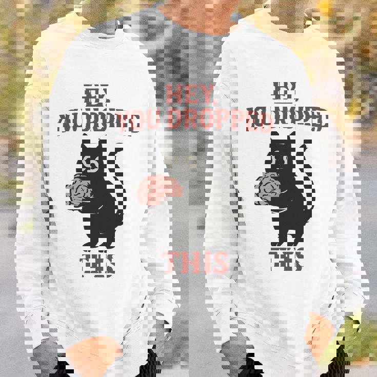 この脳みそのかわいい黒猫のミームを落とした 長袖tシャツ スウェットシャツ 彼への贈り物