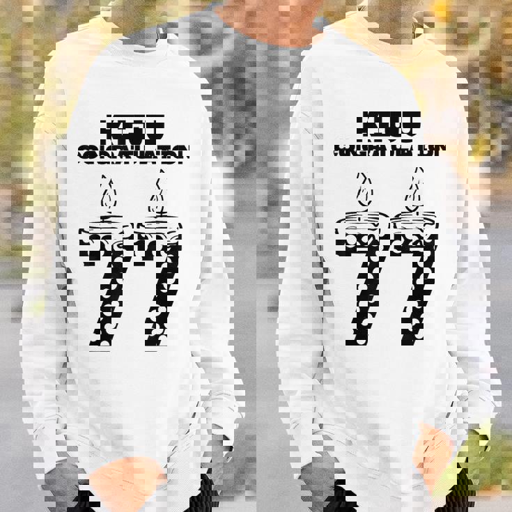 この身体７７年目 まだまだ行くぜ ７７歳 喜寿祝い 長寿祝い おもしろ 喜寿 スウェットシャツ 彼への贈り物