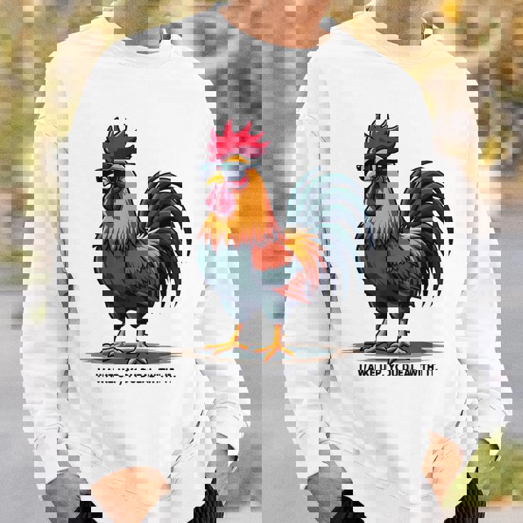 サングラスをかけた姿勢のクールな雄鶏。 スウェットシャツ 彼への贈り物