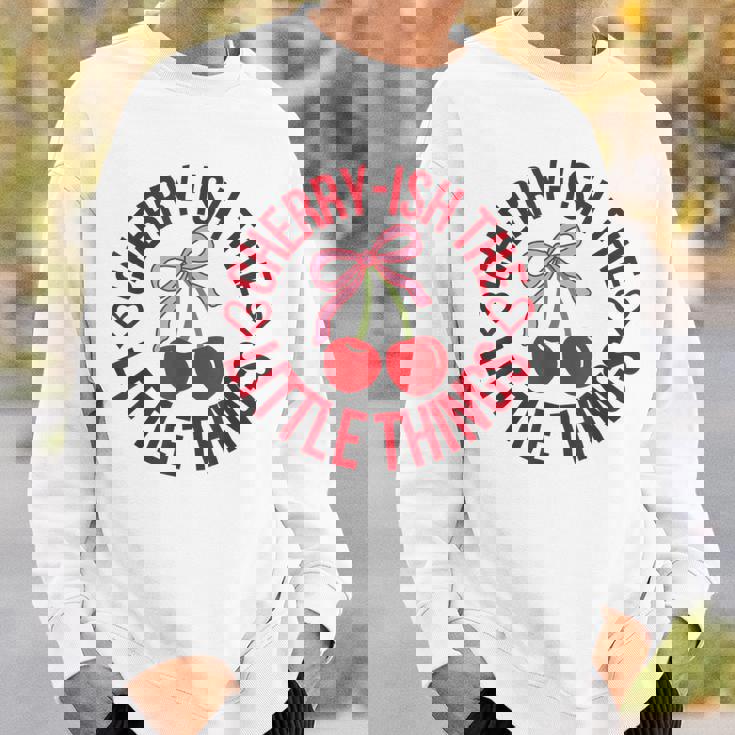 チェリーっぽいザ・リトル・シングス・ファニー・チェリッシュ・チェリー スウェットシャツ 彼への贈り物