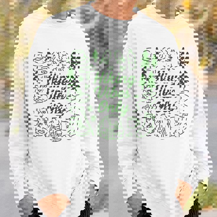 ハイキング バイブスオンリー 自然 落書き アート ミニマリスト 森林愛好家 スウェットシャツ 彼への贈り物