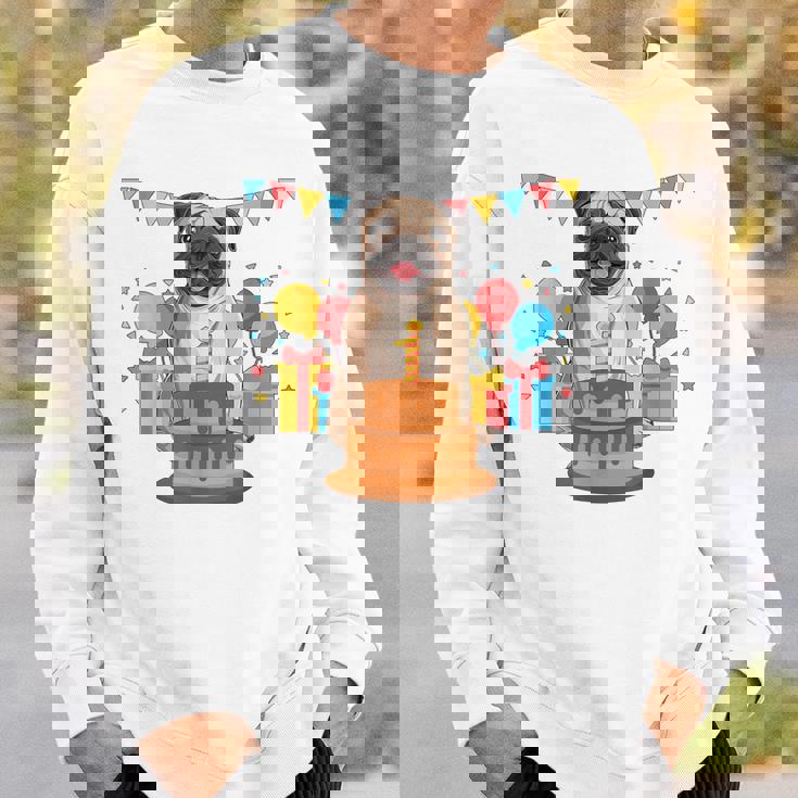 パグ 1歳 誕生日 お祝い ケーキ ペット 動物 犬 オーナー パグ スウェットシャツ 彼への贈り物