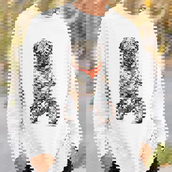 パグ いぬ イラスト パグ好き 犬好き 自転車 かわいい おもしろ レトロ かっこいい スウェットシャツ 彼への贈り物