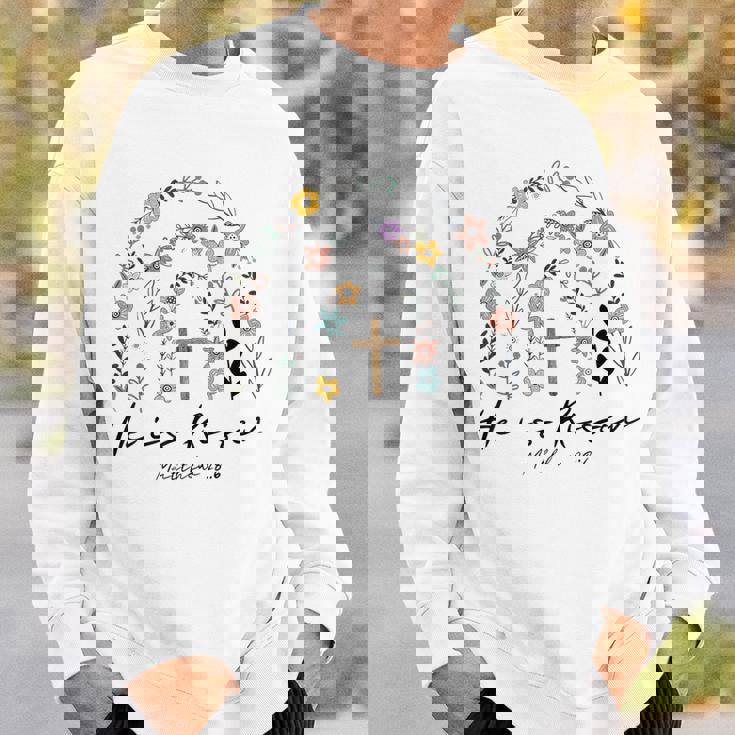 ヒ・イズ・ライゼン・フラワーズ・レインボー・ジーザス スウェットシャツ 彼への贈り物