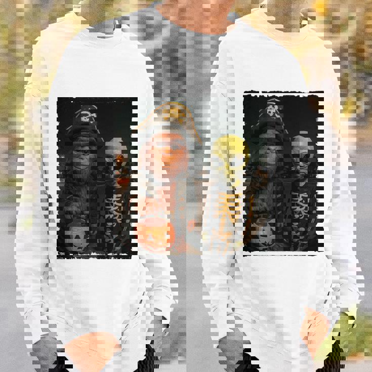 ビッグフットエイリアン 面白い ハロウィン トリック ドア カメラビュー 長袖tシャツ スウェットシャツ 彼への贈り物