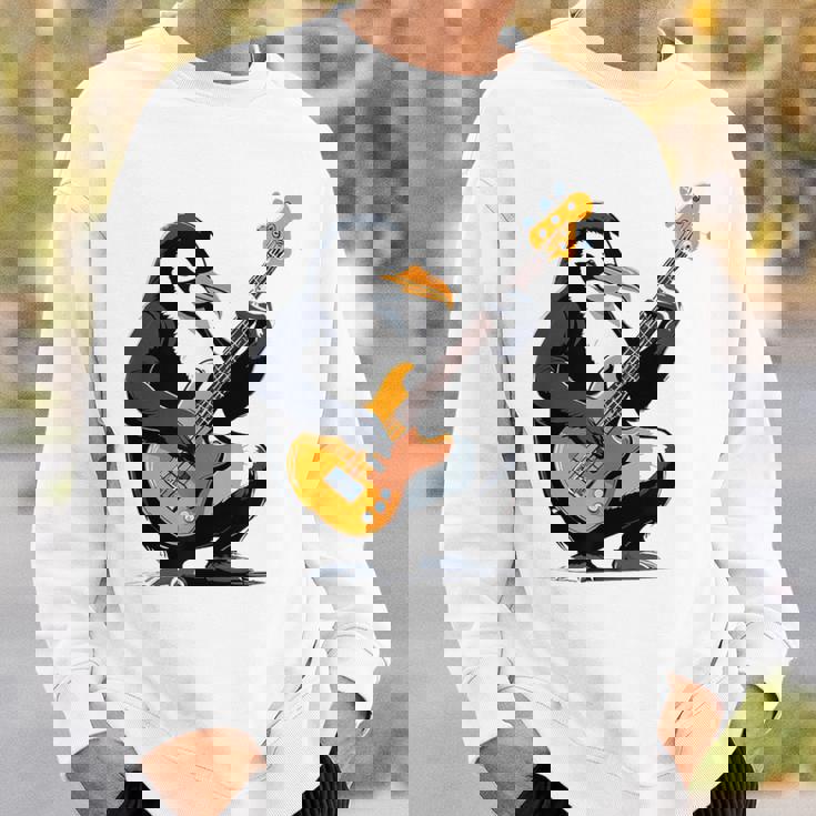 ベースギターを弾くペンギン ペンギン スウェットシャツ 彼への贈り物