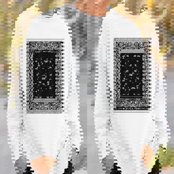 ホワイトブラックバンダナプリントtシャツ ペイズリー柄 スウェットシャツ 彼への贈り物