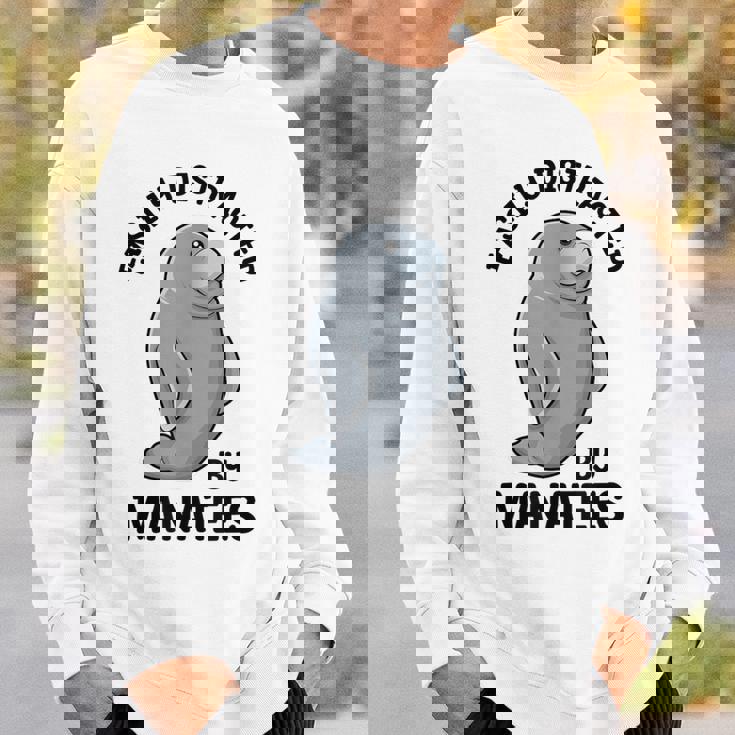 マナティーに気を取られる かわいい 海の動物 マナティー スウェットシャツ 彼への贈り物