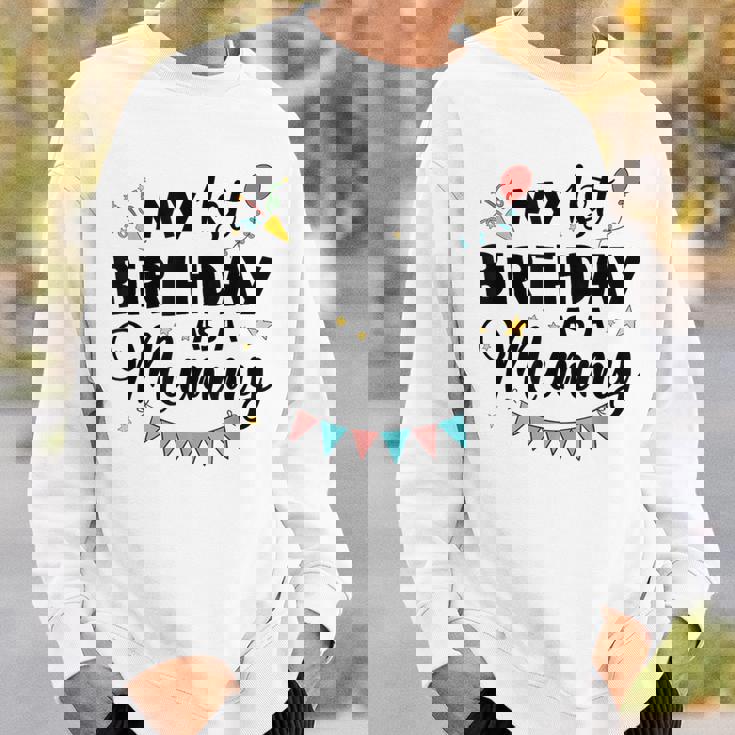 ママとしての私の1歳の誕生日パーティーイヤーを祝うママ スウェットシャツ 彼への贈り物