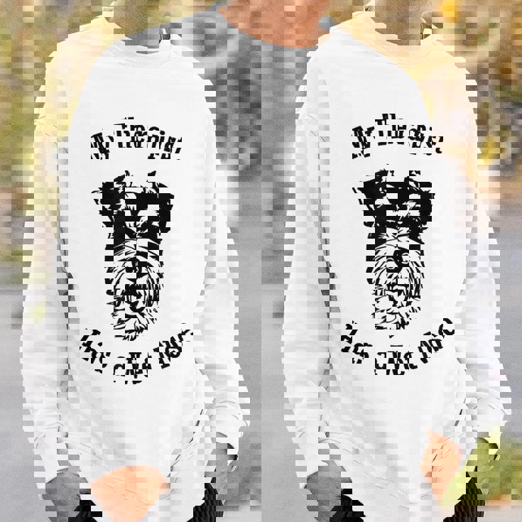 ミニチュアシュナウザー 私のセラピストは鼻が濡れています スウェットシャツ 彼への贈り物