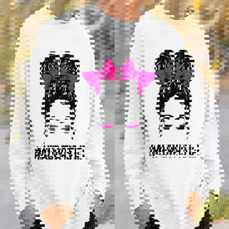 メイクアップアーティスト 美容師 美容師 顔 乱雑なお団子 スウェットシャツ 彼への贈り物