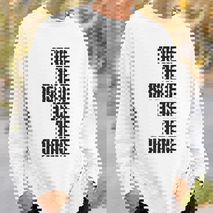 リスクを取るか、チャンスを失うか大胆なモチベーションウェア。 スウェットシャツ 彼への贈り物