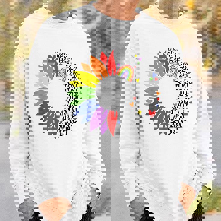 レインボー ヒマワリ ハッピー プライド スウェットシャツ 彼への贈り物