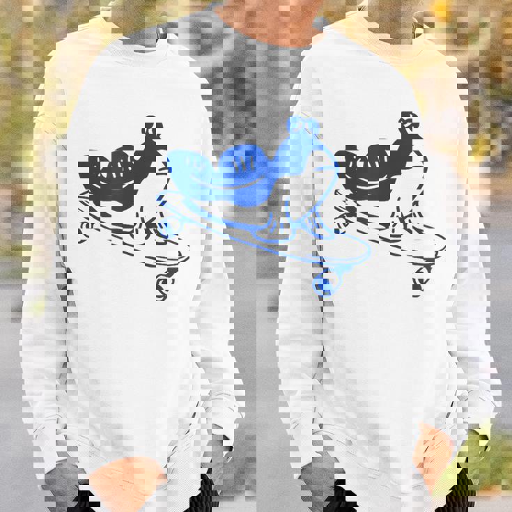 ロングボードライダーのためのミニマルアート。ボード上のマッドスキッパー。 スウェットシャツ 彼への贈り物