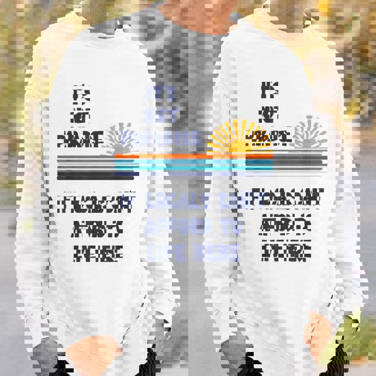 地元の人々がここに住む余裕がないなら、それは楽園ではない スウェットシャツ 彼への贈り物