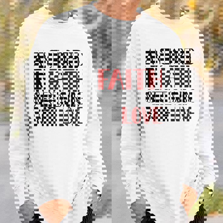 愛にあふれた信仰に定着するキリスト教バレンタイン。 スウェットシャツ 彼への贈り物