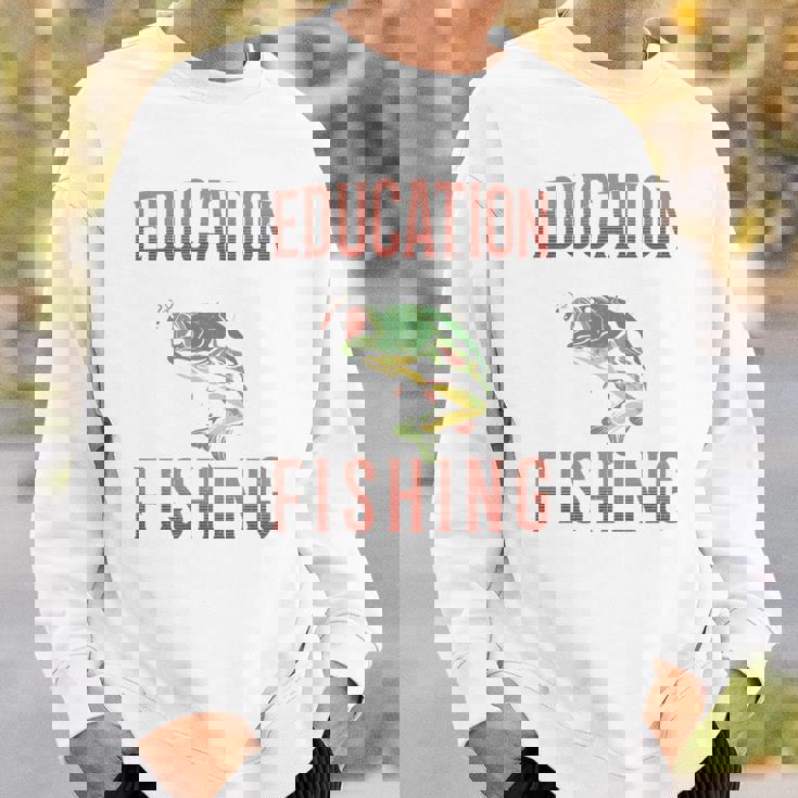 教育は重要ですが、釣りは重要です 面白い 長袖tシャツ スウェットシャツ 彼への贈り物