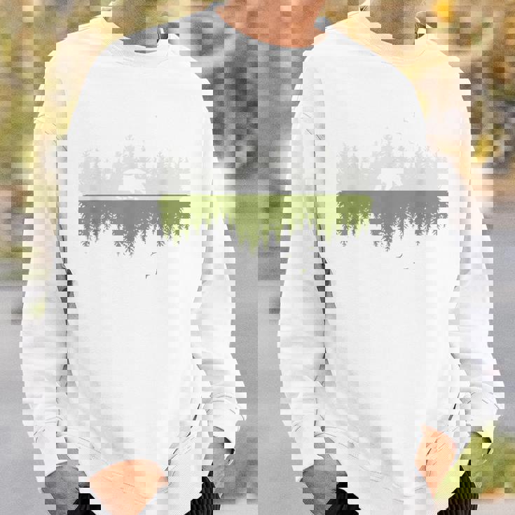 木 反射 クマ 野生動物 森 自然 動物 アウトドア スウェットシャツ 彼への贈り物