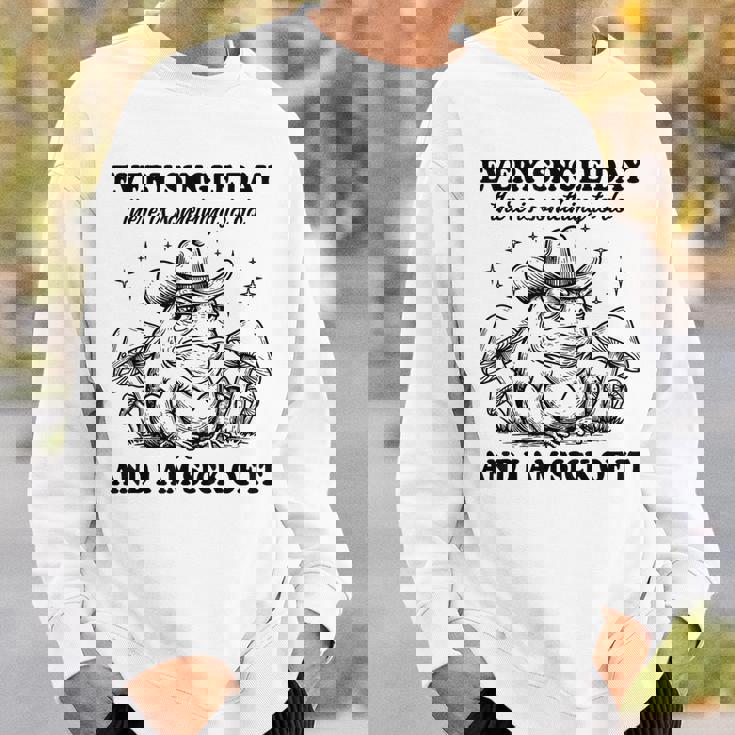 毎日、何かをすべきことがある、ウエスタンカウボーイのカエルのミーム スウェットシャツ 彼への贈り物