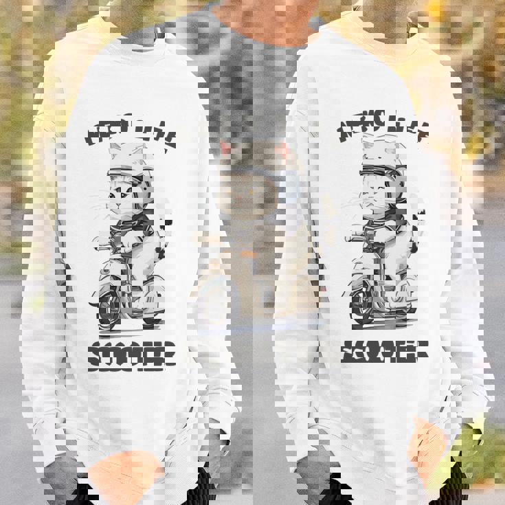 猫 ネコ 白猫 イラスト 原付 スクーター バイク 猫好き バイク好き かわいい おもしろ レトロ Neko Life 長袖tシャツ スウェットシャツ 彼への贈り物