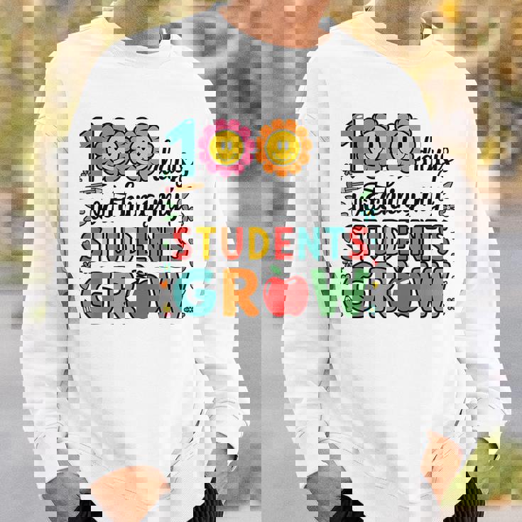 生徒たちが幸せに育つ100日間の学校を見る スウェットシャツ 彼への贈り物