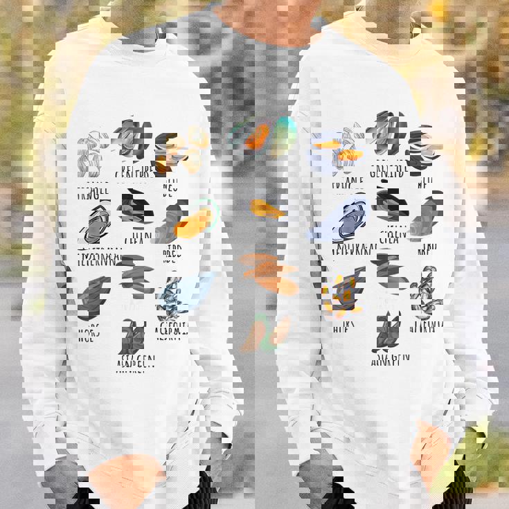 異なる種類のムール貝の品種コレクション、かわいいムール貝が大好き スウェットシャツ 彼への贈り物