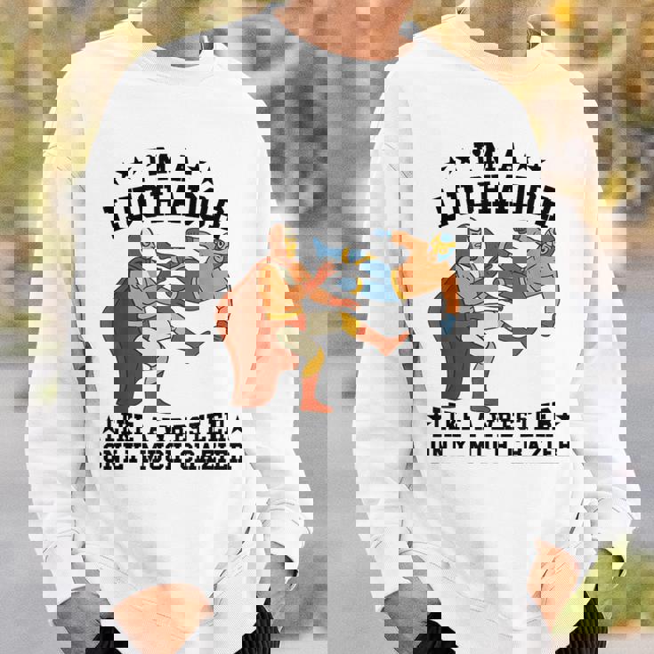 私はレスラーのようなルチャドールだけだ もっとクレイジーなルチャ・リブレ スウェットシャツ 彼への贈り物