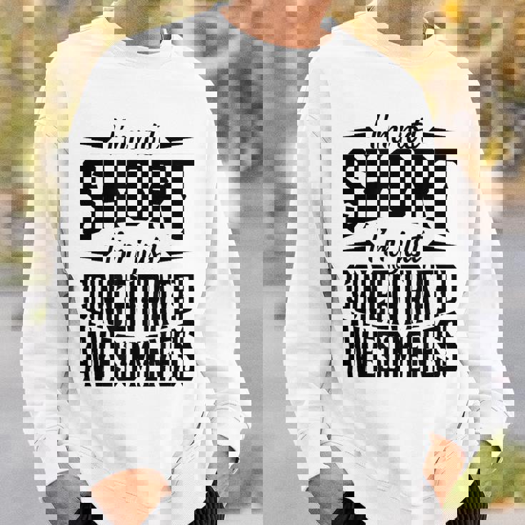 私は背が低いのではなくただ凝縮しているだけです素晴らしさ スウェットシャツ 彼への贈り物