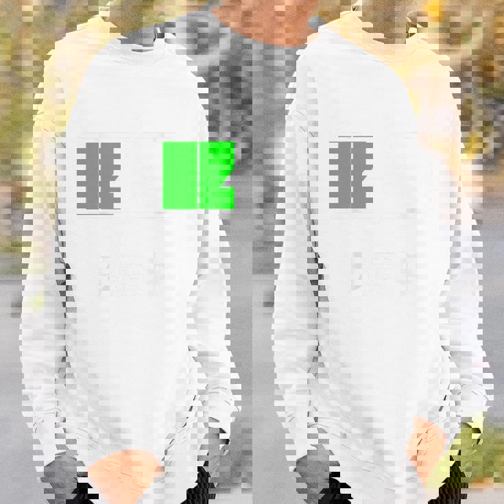 背中【充電中】電池 バッテリー おもしろ 面白い ギャグ ネタ ウケ狙い 笑える ユーモア おバカな 個性的な スウェットシャツ 彼への贈り物