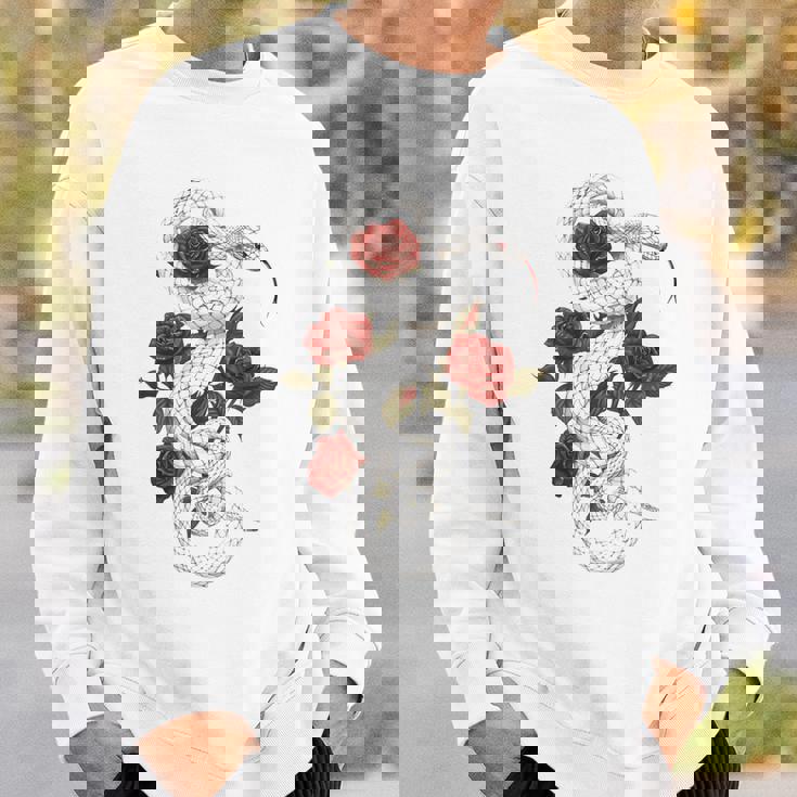 蛇爬虫類 蛇 バラ 花 爬虫類 ギフト スウェットシャツ 彼への贈り物