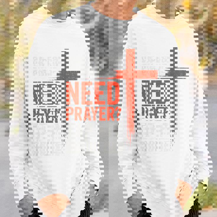 親愛なる私の後ろにいる人は祈りが必要だ、私の肩をたたいて信仰を スウェットシャツ 彼への贈り物