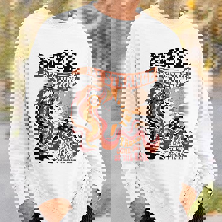 雨から顔が出てきて変な人が多いアパレル スウェットシャツ 彼への贈り物