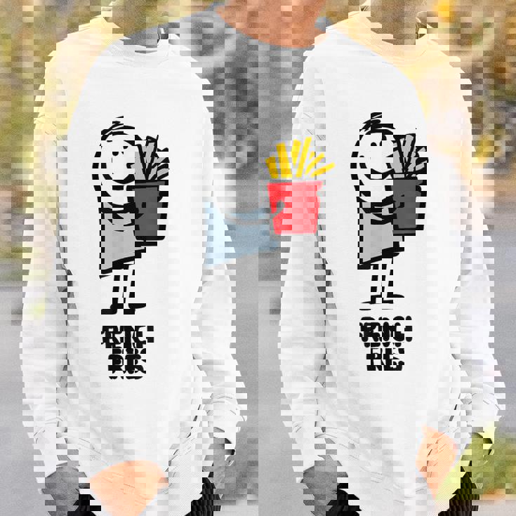 面白い漫画のキャラクターグラフィックが付いたクールでおいしいフライドポテト。 スウェットシャツ 彼への贈り物
