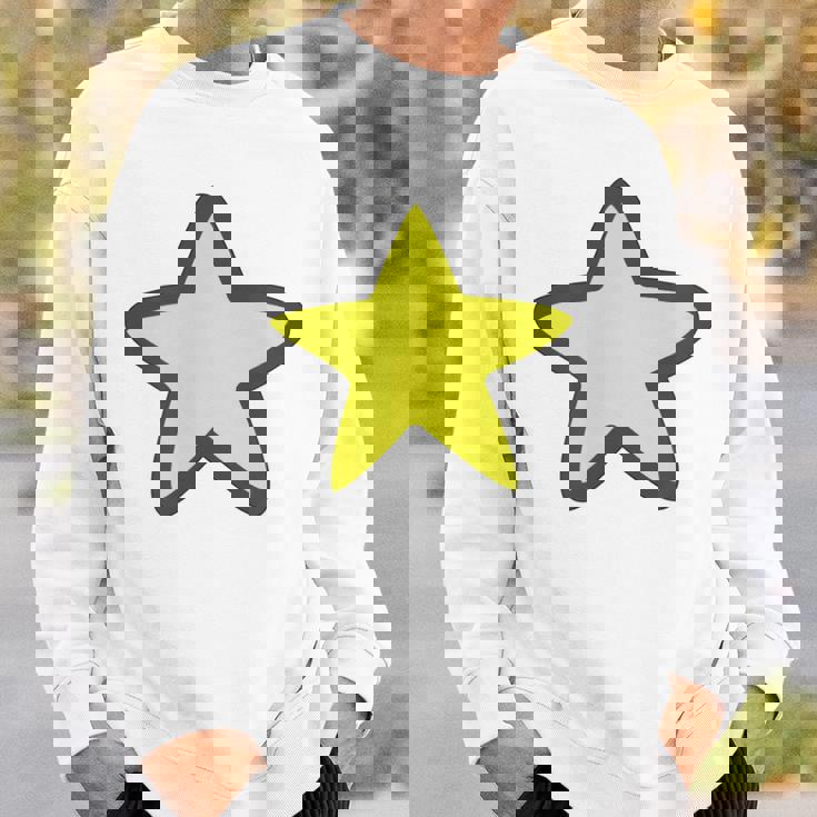 黄色い星と黒のアウトライン スウェットシャツ 彼への贈り物