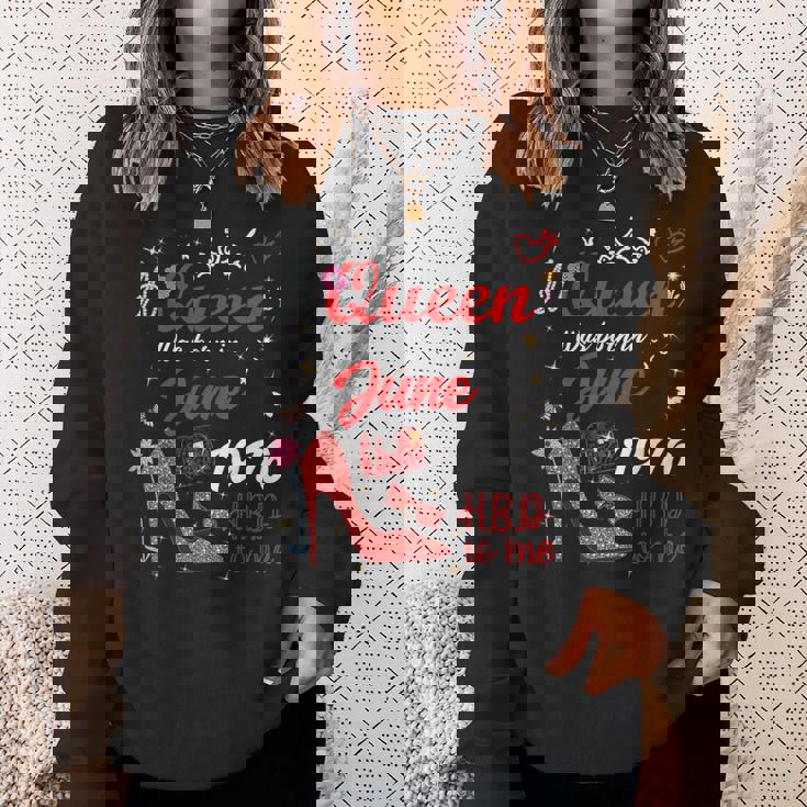 1976年6月 誕生日 この女王は1976年6月に生まれました スウェットシャツ 彼女への贈り物