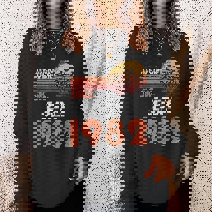 1982年7月から素晴らしい。男女の誕生日。 スウェットシャツ 彼女への贈り物