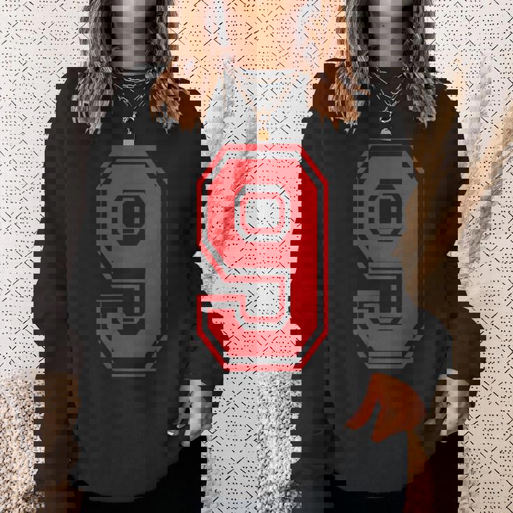 9番のスポーツスタイル。赤。 スウェットシャツ 彼女への贈り物