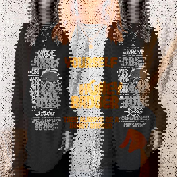 Always Be Yourself Unless You Can Be A Honey Badger シャツ スウェットシャツ 彼女への贈り物