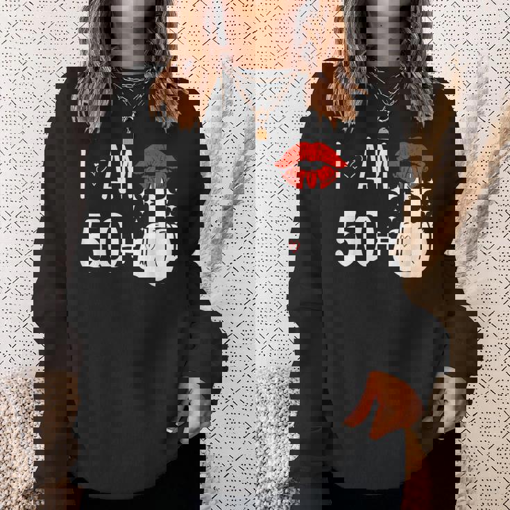 I Am 50 Plus 1 中指 51歳の誕生日 面白い スウェットシャツ 彼女への贈り物