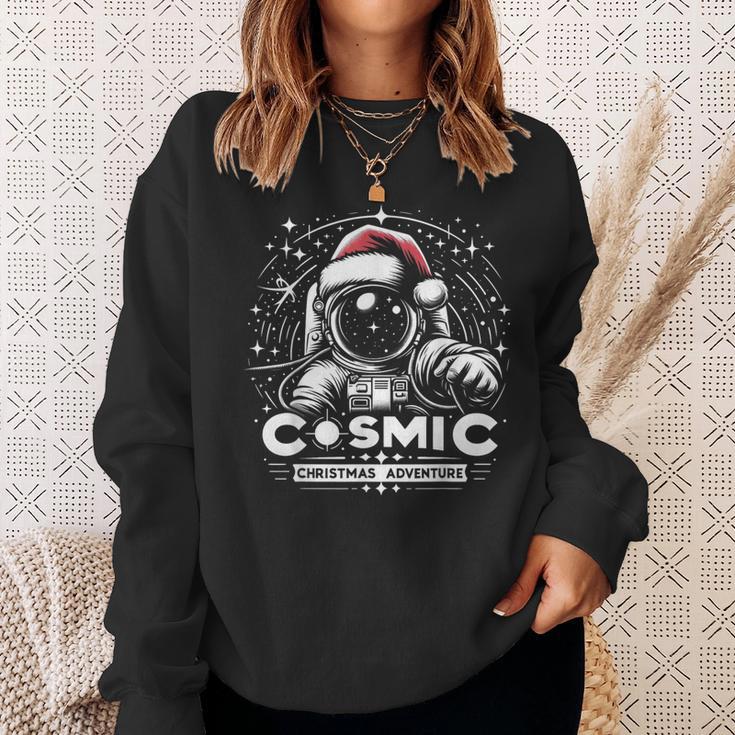 Cosmic Christmas Adventure ヴィンテージ宇宙飛行士サンタスペース スウェットシャツ 彼女への贈り物