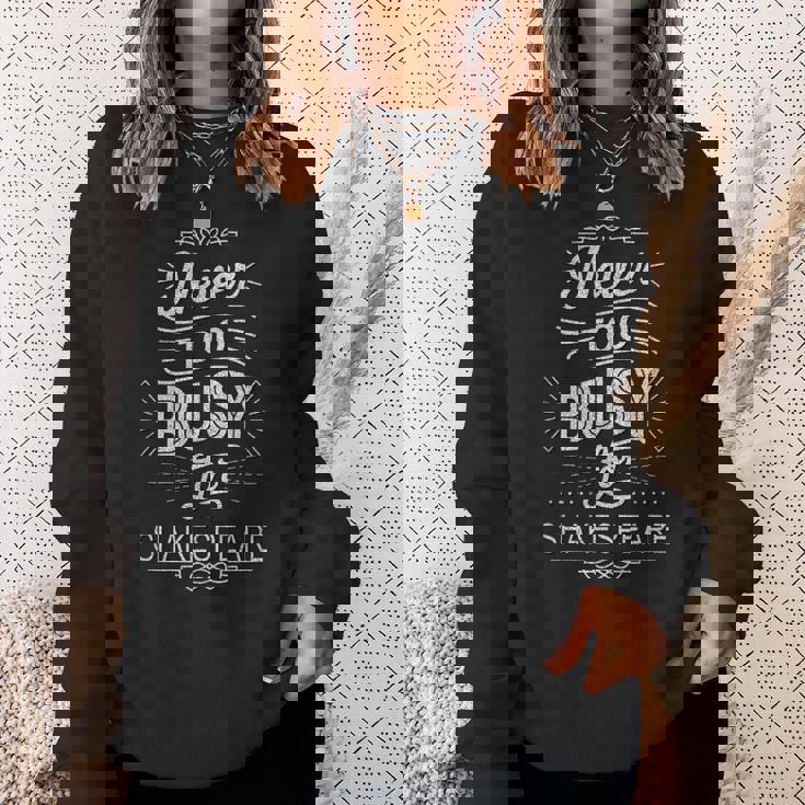 Distressed Never Too Busy Forhakespeare ユーモラスなスローガン スウェットシャツ 彼女への贈り物