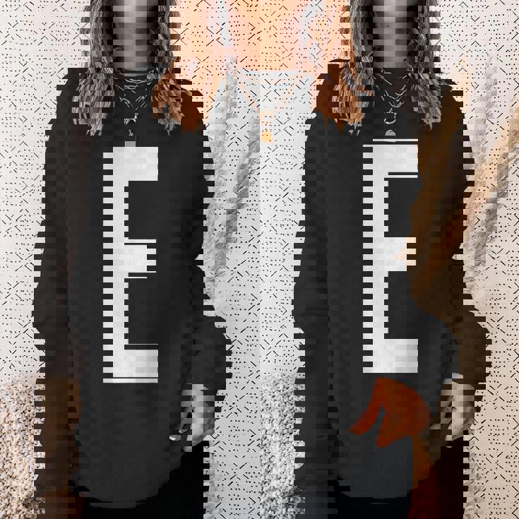 E字アルファベット モノグラム イニシャル スウェットシャツ 彼女への贈り物