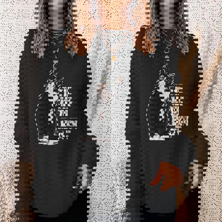 The Fuck You Lookin At 猫好きのための面白い下品なノベルティ スウェットシャツ 彼女への贈り物